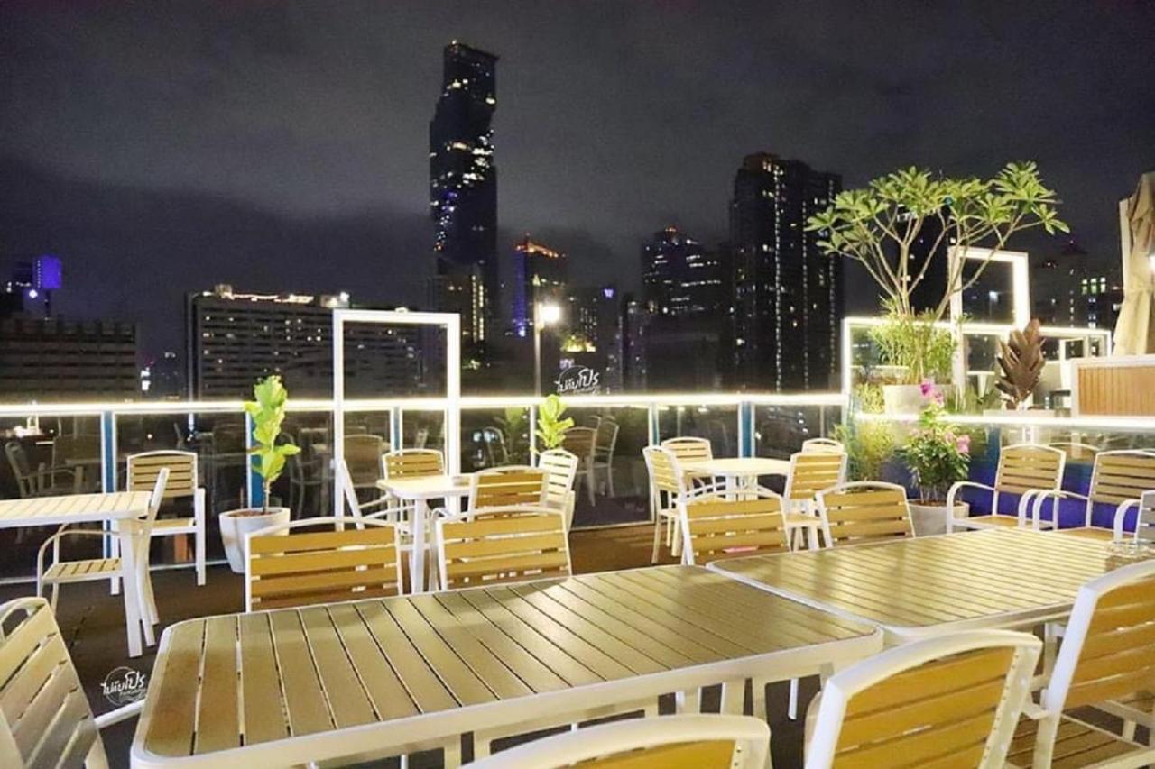 Sapphire Hotel Silom Bangkok Exterior photo Rooftop bar at the hotel