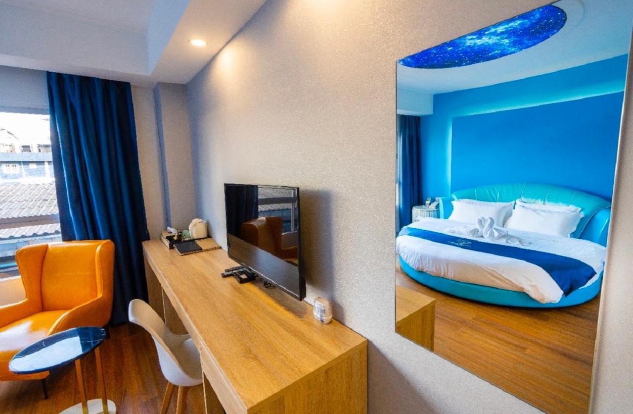Sapphire Hotel Silom Bangkok Exterior photo Deluxe room