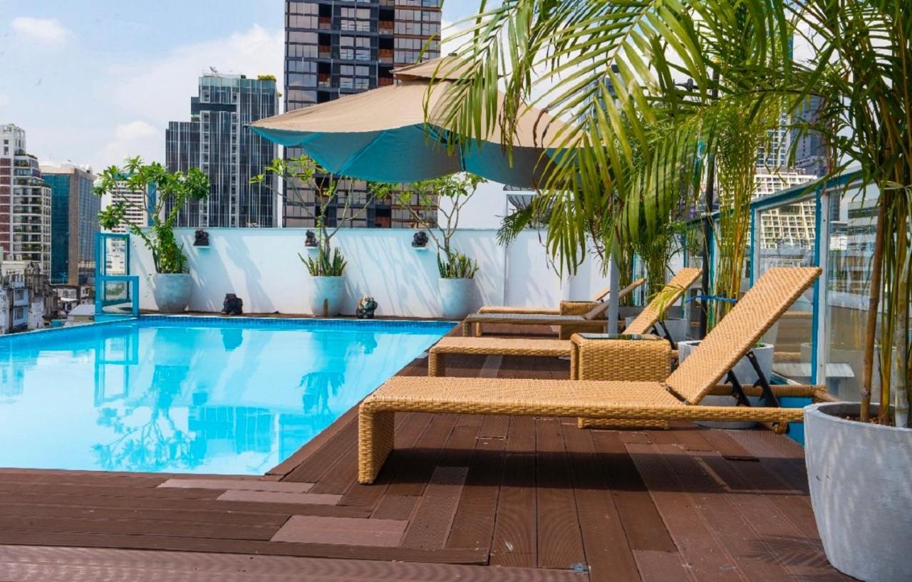 Sapphire Hotel Silom Bangkok Exterior photo Rooftop pool at the hotel