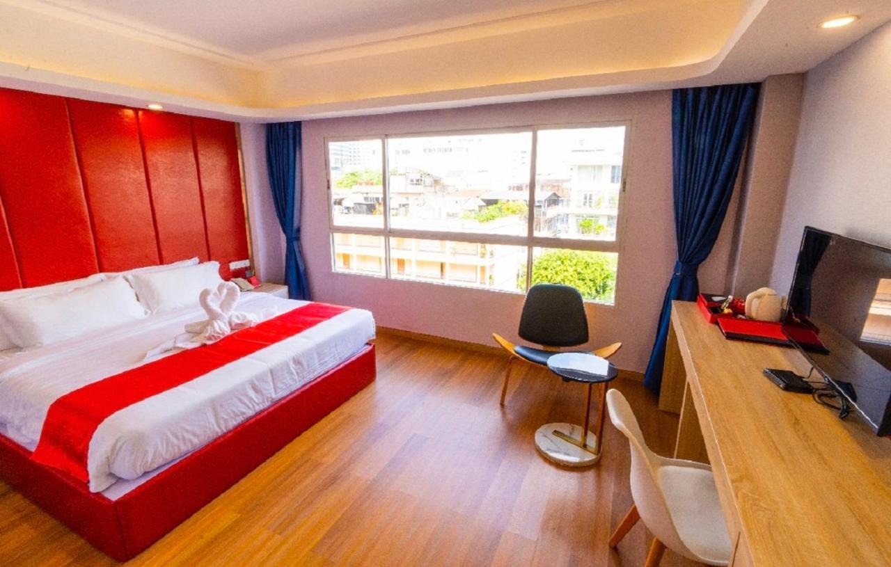 Sapphire Hotel Silom Bangkok Exterior photo Deluxe Room