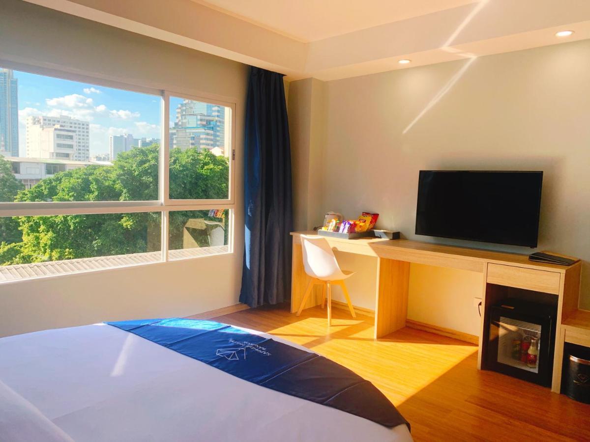 Sapphire Hotel Silom Bangkok Exterior photo A room at the hotel